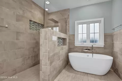 Bath - 14 Viona Ln, Hampstead, NC 28443 photo 2 of 4