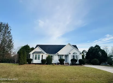 2887 Schooner Ln, Grimesland, NC 27837