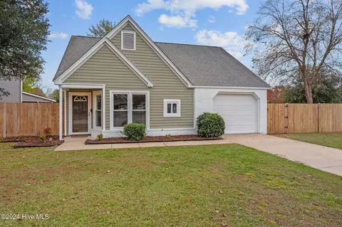 1694 Cumberland Pl, Greenville, NC 27858