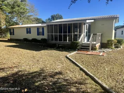 103 Sea Horse Dr, Cedar Point, NC 28584