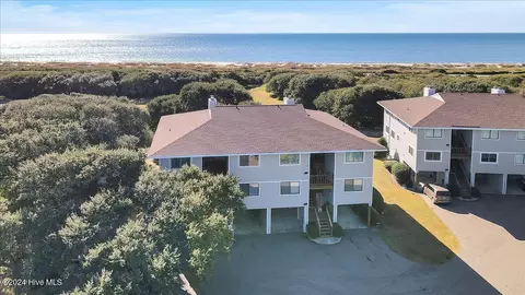 12 Foxfire Trce, Oak Island, NC 28465