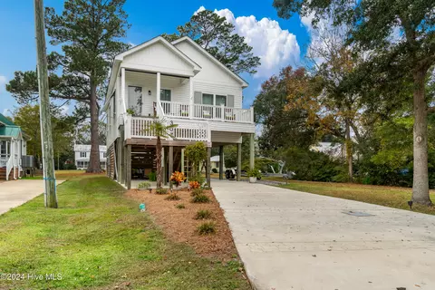 307 Vandemere St, Oriental, NC 28571
