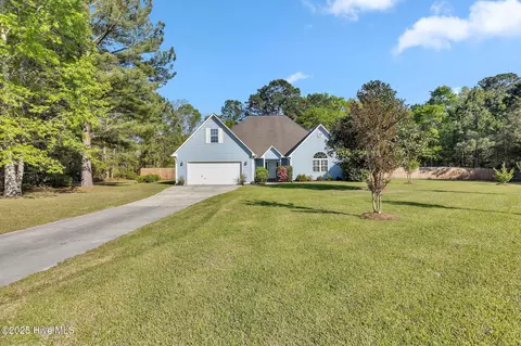 605 Old River Rd, Stella, NC 28582