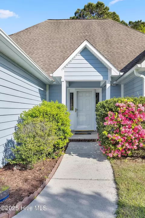 Exterior - 605 Old River Rd, Stella, NC 28582 photo 2 of 6