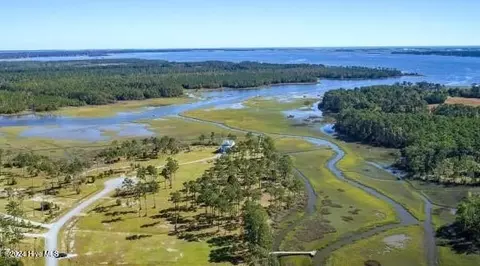 220 Settlement Ln, Newport, NC 28570