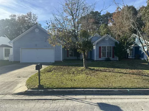 538 Raintree Rd, Jacksonville, NC 28540