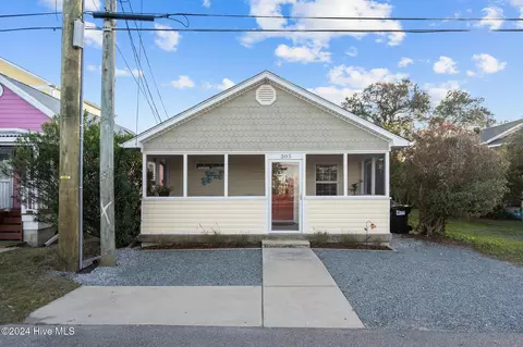 305 Cape Fear Blvd, Carolina Beach, NC 28428