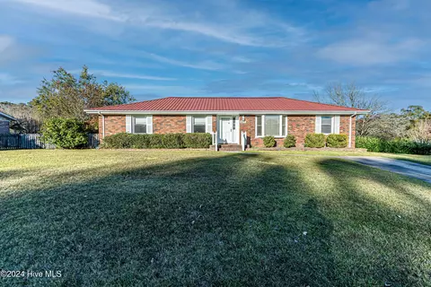 511 Greenbriar Dr, Jacksonville, NC 28546
