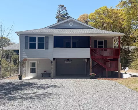 105 SE 15th St, Oak Island, NC 28465
