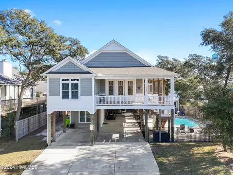 102 NE 54th St, Oak Island, NC 28465