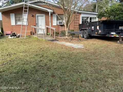 211 NE 60th St, Oak Island, NC 28465