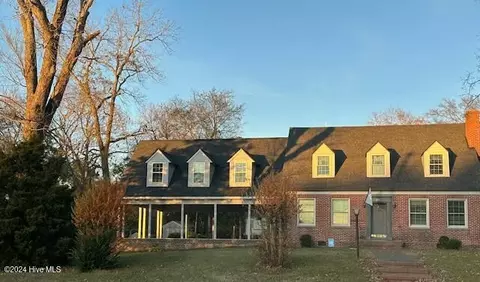 301 W Pittsylvania St, Halifax, NC 27839