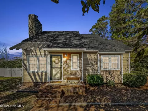 694 Haws Run Rd, Jacksonville, NC 28540