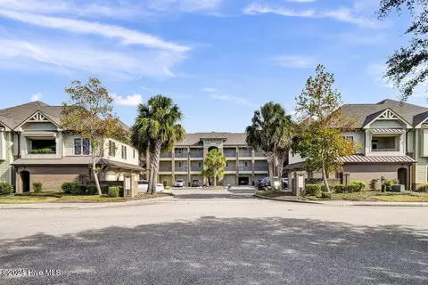 555 Grande Manor Ct #202, Wilmington, NC 28405