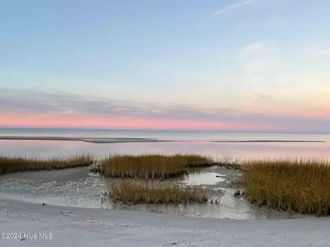 270 Soundview Dr, Cedar Island, NC 28520