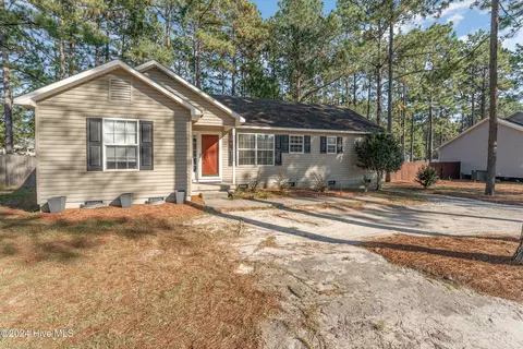 205 Pecan Ln, Aberdeen, NC 28315
