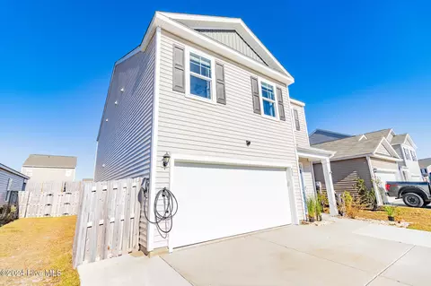 609 Airlie Vista Ln, Surf City, NC 28445
