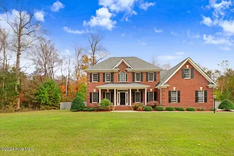 2082 Autumn Dr, Kinston, NC 28501