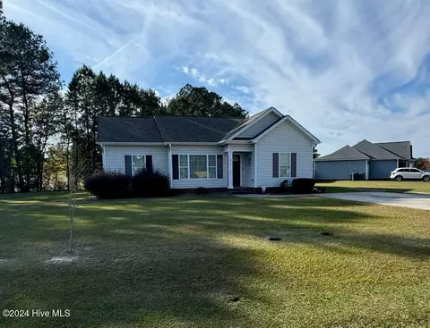 202 Red Oak Dr, Washington, NC 27889