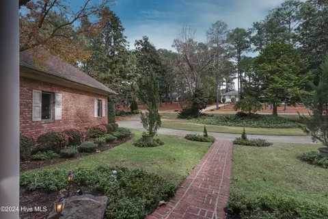 Exterior - 535 Donald Ross Dr, Pinehurst, NC 28374 photo 2 of 10