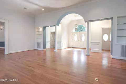 Living - 535 Donald Ross Dr, Pinehurst, NC 28374 photo 1 of 7