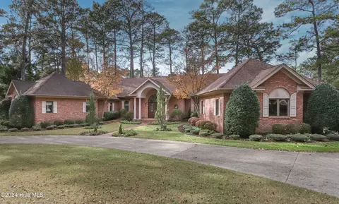 535 Donald Ross Dr, Pinehurst, NC 28374