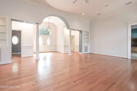 Living - 535 Donald Ross Dr, Pinehurst, NC 28374 photo 2 of 7