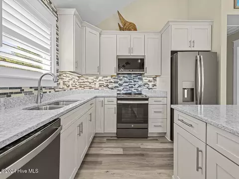 Kitchen - 516 W Wilkinson St, Kill Devil Hills, NC 27948 photo 4 of 4