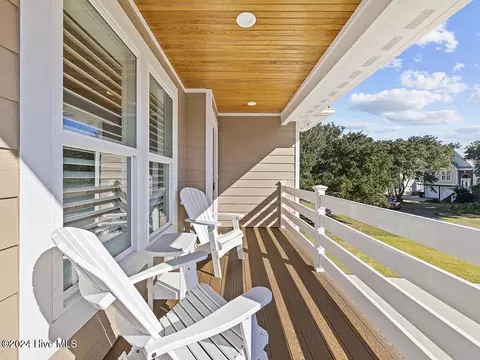 Exterior - 516 W Wilkinson St, Kill Devil Hills, NC 27948 photo 7 of 7