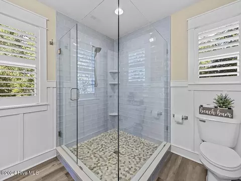 Bath - 516 W Wilkinson St, Kill Devil Hills, NC 27948 photo 3 of 5