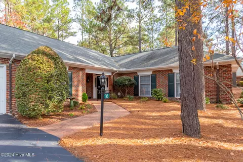 10 Ravenel Ct, Southern Pines, NC 28387