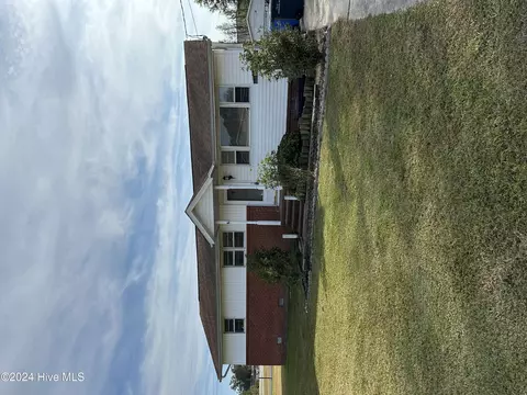 30 Morning Dr, Jacksonville, NC 28546