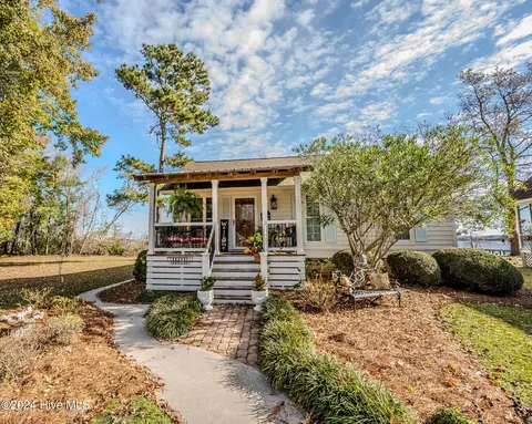4357 Waccamaw Shores Rd, Lake Waccamaw, NC 28450