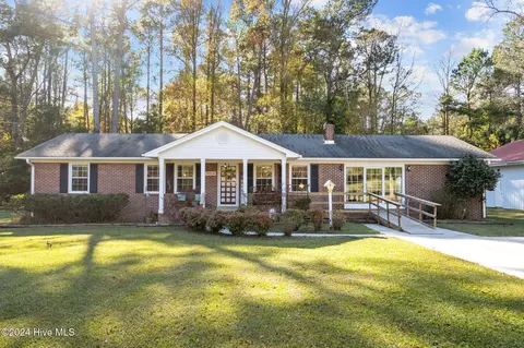 386 Batchelor Bay Rd, Wallace, NC 28466