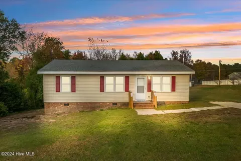 104 Rosemont Ave, Hamlet, NC 28345