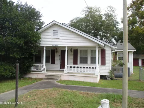 200 Rosemary Ln, Laurinburg, NC 28352