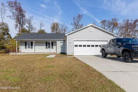 112 Pear Tree Ln, Richlands, NC 28574