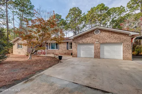 1883 Salisbury Rd, Southport, NC 28461