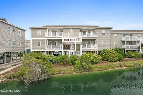 250 W Second St #4A, Ocean Isle Beach, NC 28469