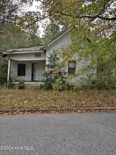 421 Mckay St, Laurinburg, NC 28352