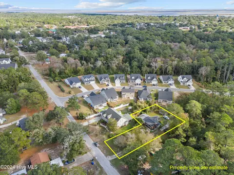 509 W 11th St, Southport, NC 28461