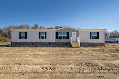 555 Pope Rd, Rose Hill, NC 28458