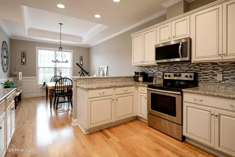 Kitchen - 699 Highlands Dr, Hampstead, NC 28443 photo 5 of 6