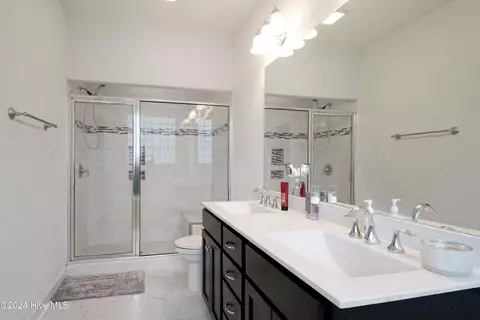 Bath - 699 Highlands Dr, Hampstead, NC 28443 photo 4 of 8