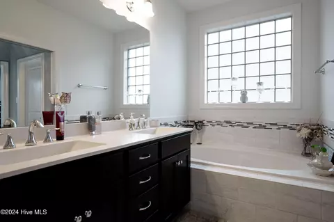 Bath - 699 Highlands Dr, Hampstead, NC 28443 photo 3 of 8