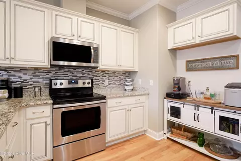 Kitchen - 699 Highlands Dr, Hampstead, NC 28443 photo 4 of 6