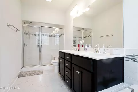 Bath - 699 Highlands Dr, Hampstead, NC 28443 photo 5 of 8