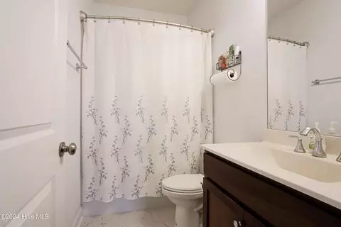 Bath - 699 Highlands Dr, Hampstead, NC 28443 photo 1 of 8