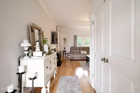 Entry Way - 699 Highlands Dr, Hampstead, NC 28443 photo 3 of 3