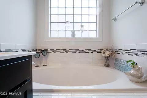 Bath - 699 Highlands Dr, Hampstead, NC 28443 photo 7 of 8